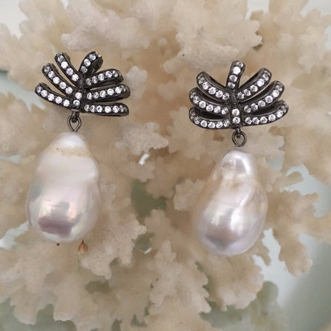 Baroque Pearls bow earrings