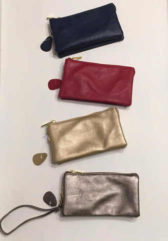 Zippered clutch/wristlet           (Stadium/Event size approved)